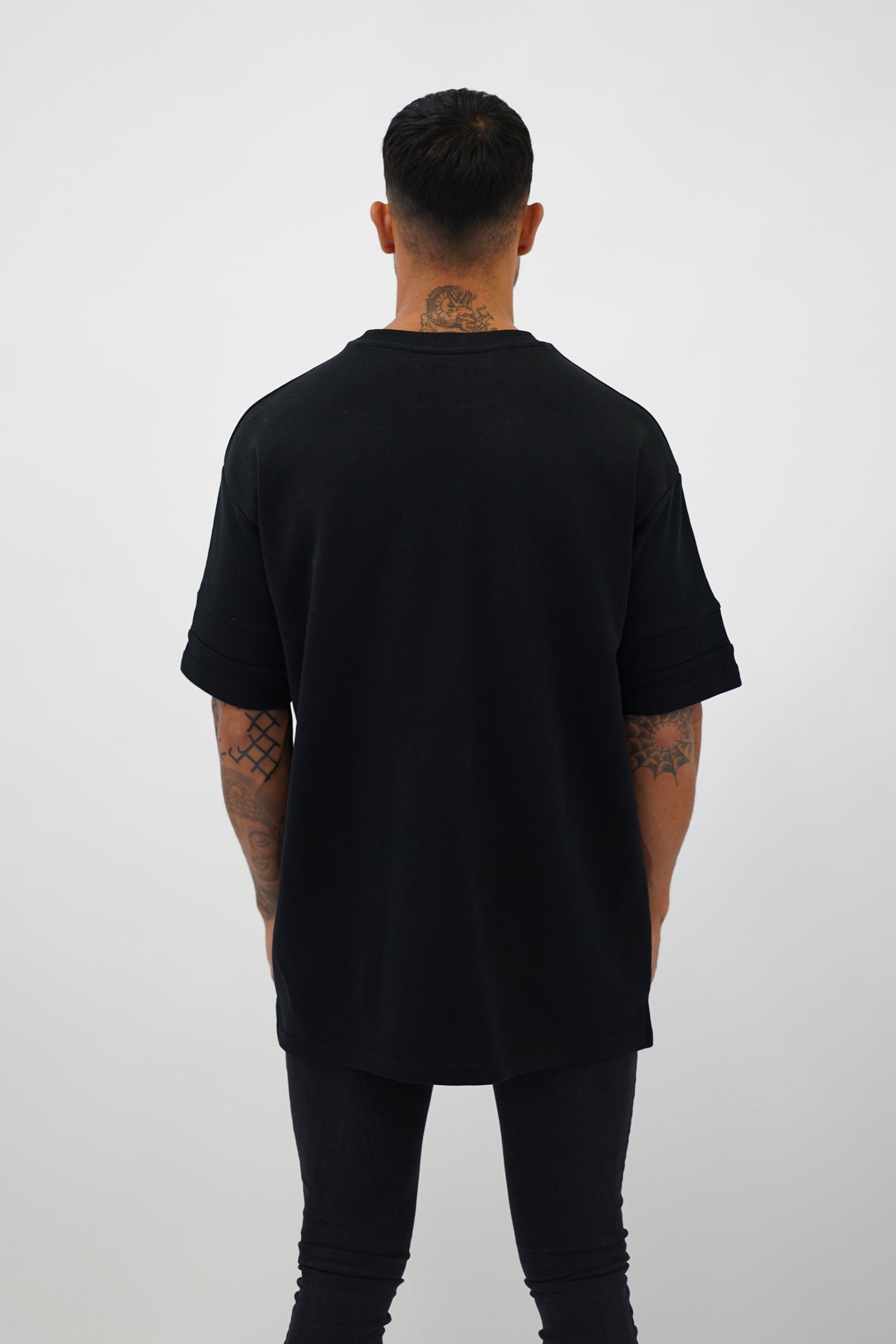 All Black Oversized T-Shirt Back - Vevere
